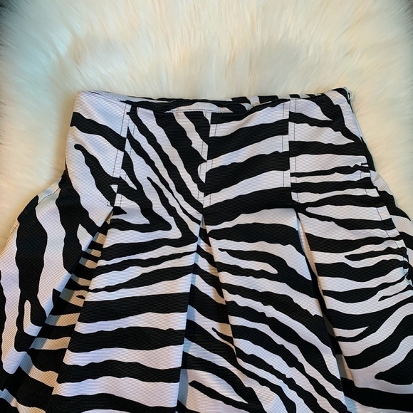 Express Studio Design Zebra Print Pleated Skater Skirt (sz 0) - Picture 2 of 6